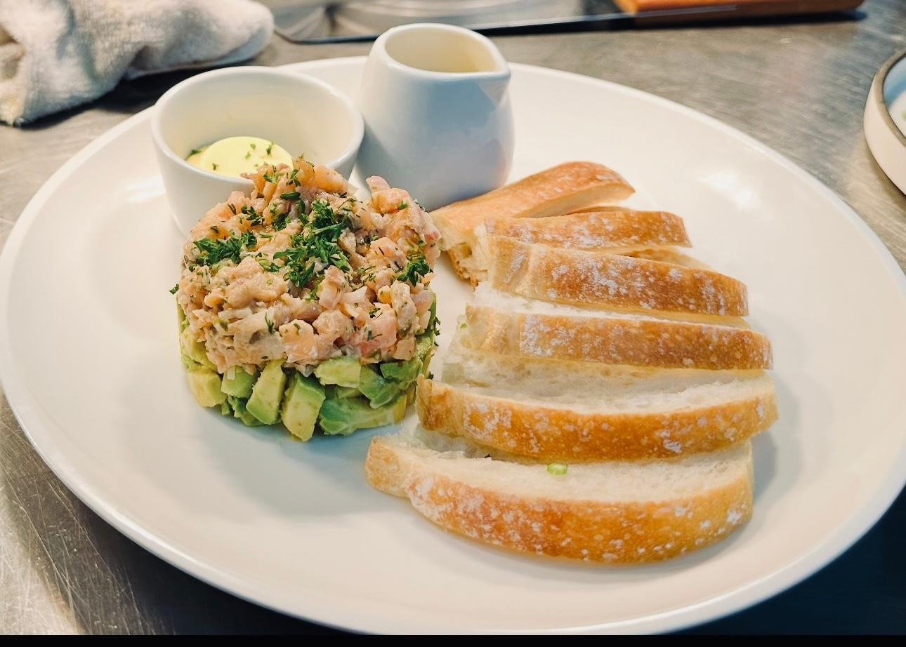 Salmon tartare with sourdough